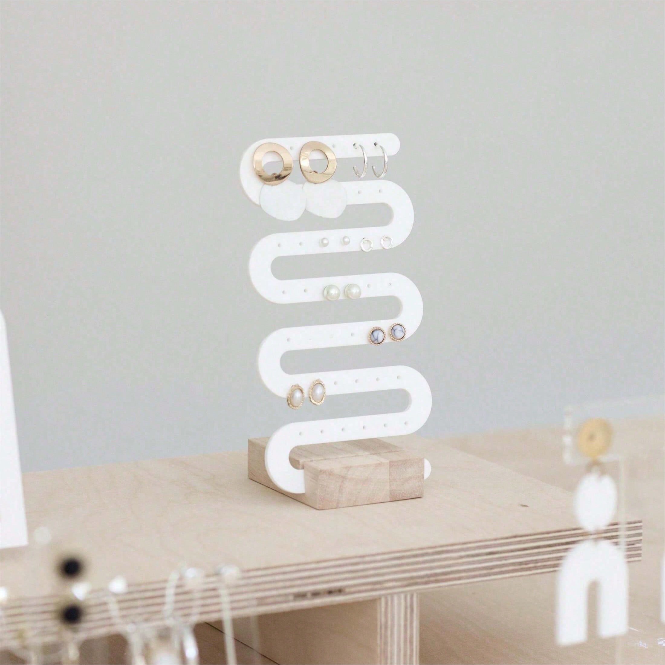 Body Jewelry Websites - Artistic Spiral Acrylic Jewelry Stand Display